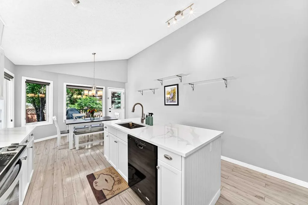 4 Valley Meadow Close NW Calgary AB T3B5M1