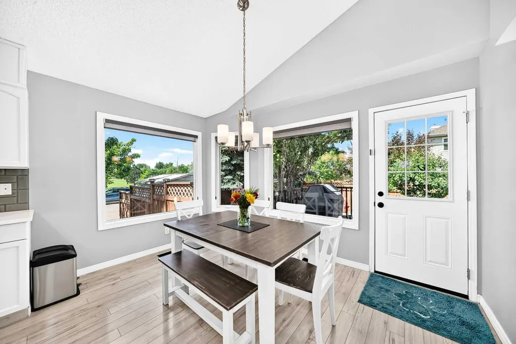 4 Valley Meadow Close NW Calgary AB T3B5M1