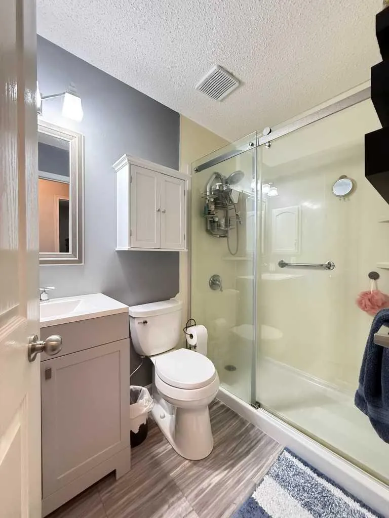 4 Valley Meadow Close NW Calgary AB T3B5M1