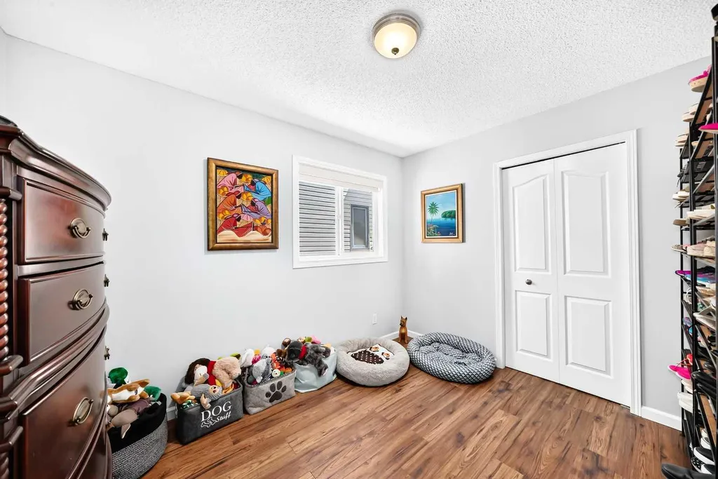 4 Valley Meadow Close NW Calgary AB T3B5M1