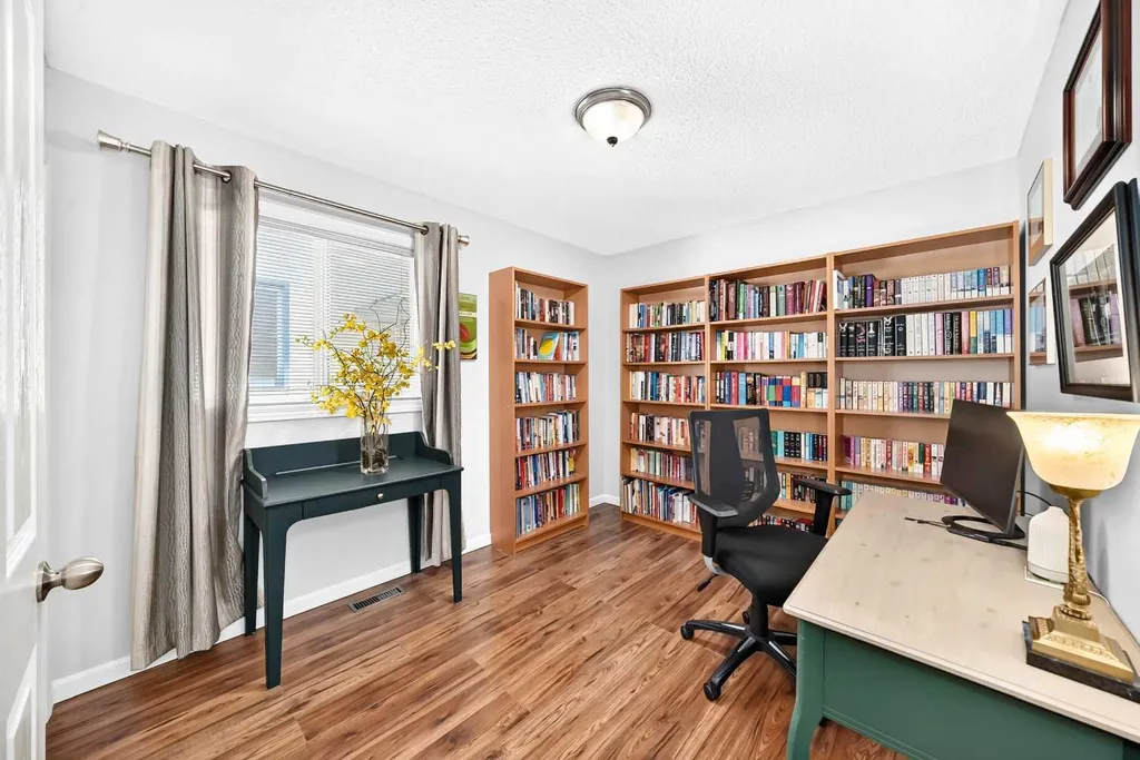 4 Valley Meadow Close NW Calgary AB T3B5M1