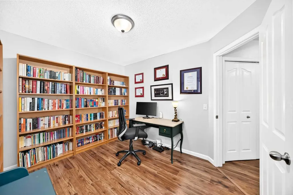 4 Valley Meadow Close NW Calgary AB T3B5M1