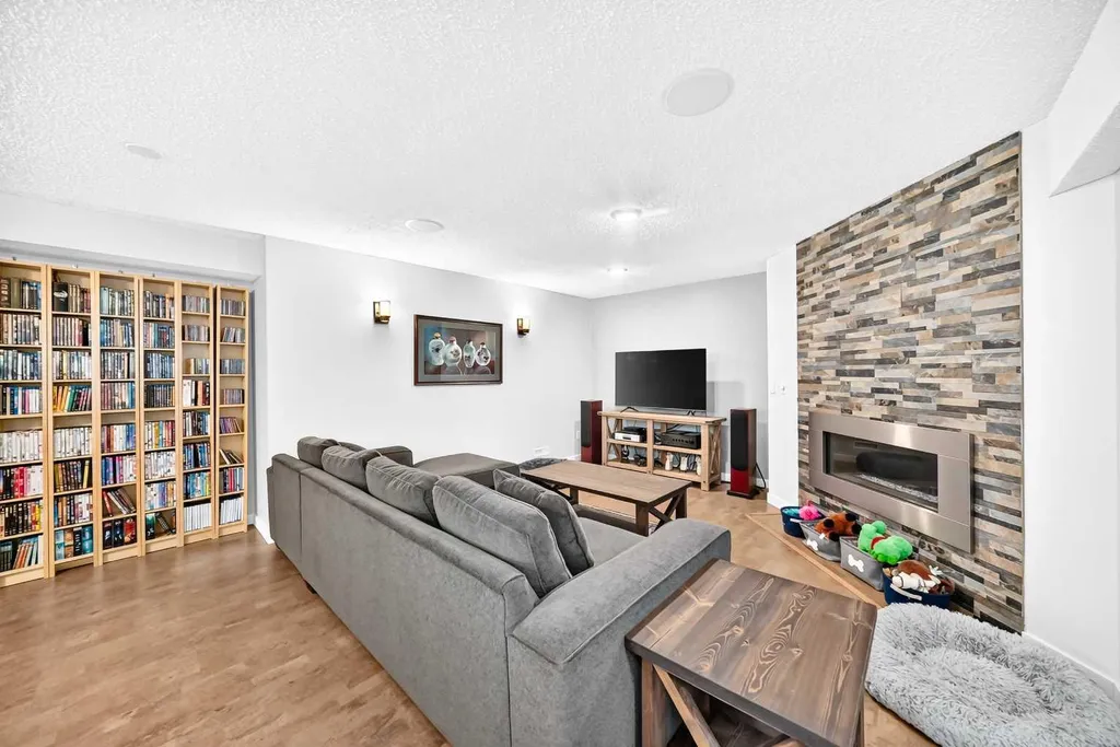 4 Valley Meadow Close NW Calgary AB T3B5M1
