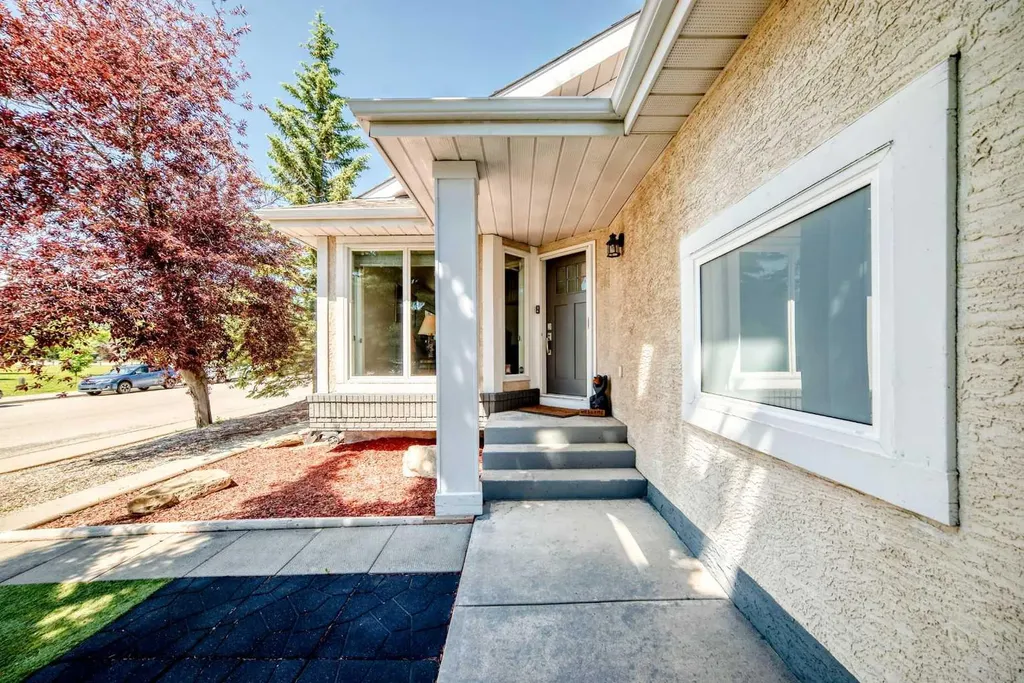4 Valley Meadow Close NW Calgary AB T3B5M1