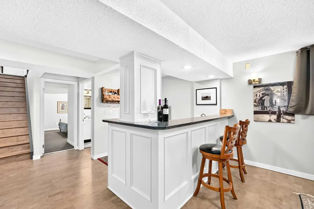 4 Valley Meadow Close NW Calgary AB T3B5M1