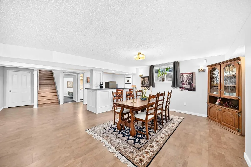 4 Valley Meadow Close NW Calgary AB T3B5M1