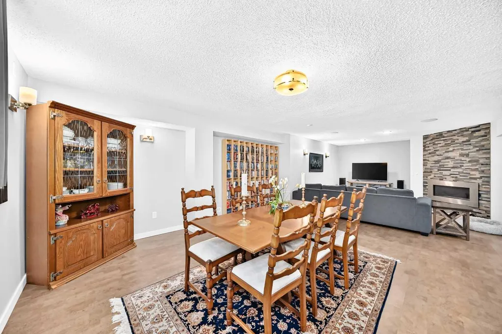 4 Valley Meadow Close NW Calgary AB T3B5M1