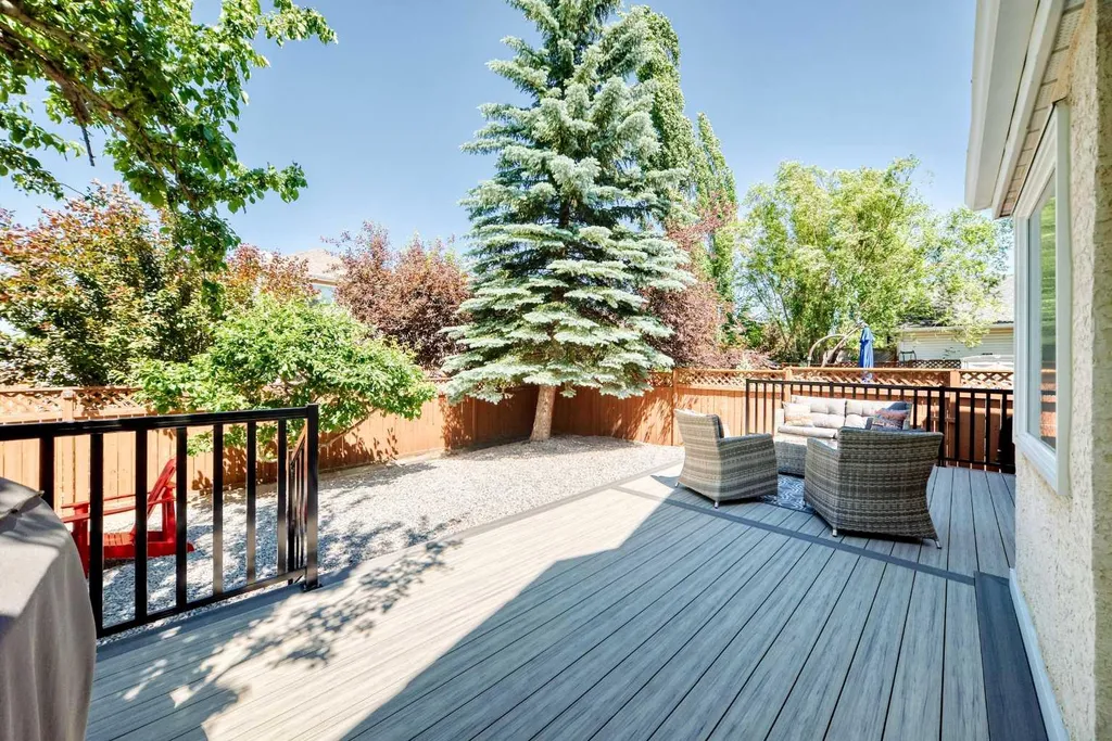 4 Valley Meadow Close NW Calgary AB T3B5M1