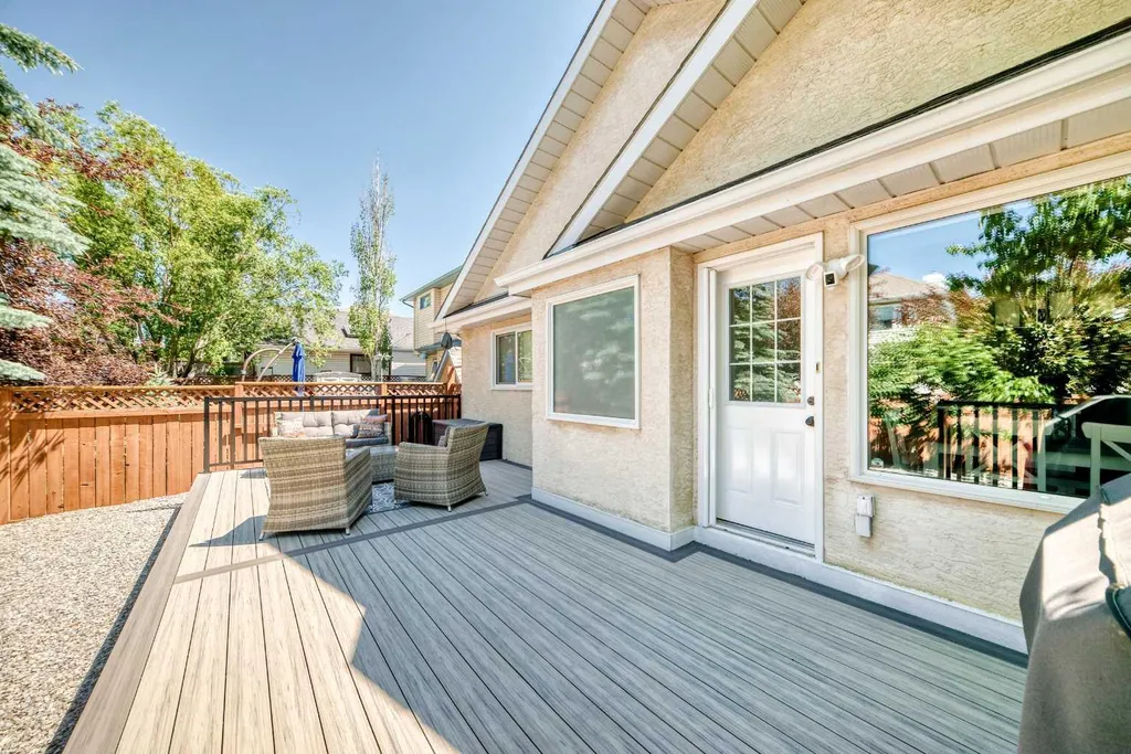 4 Valley Meadow Close NW Calgary AB T3B5M1