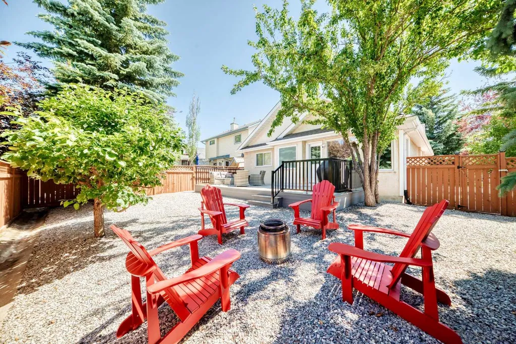 4 Valley Meadow Close NW Calgary AB T3B5M1
