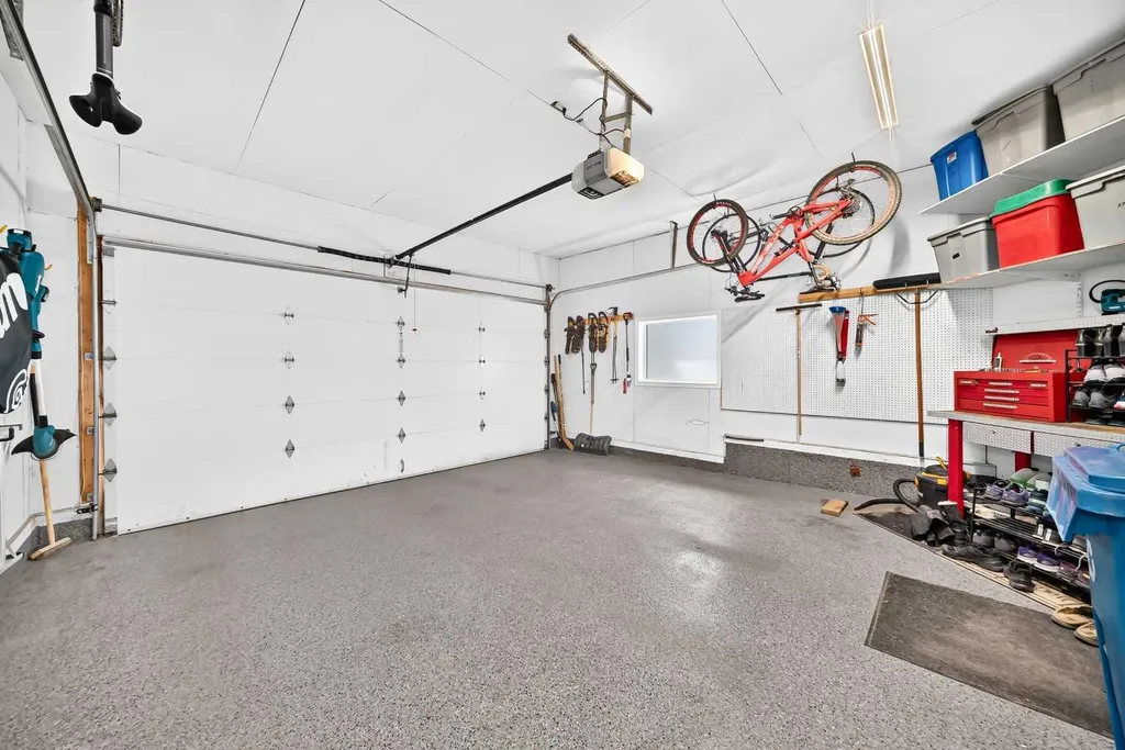 4 Valley Meadow Close NW Calgary AB T3B5M1