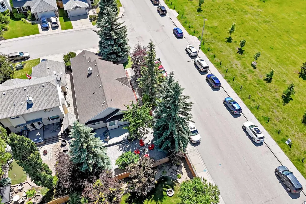 4 Valley Meadow Close NW Calgary AB T3B5M1