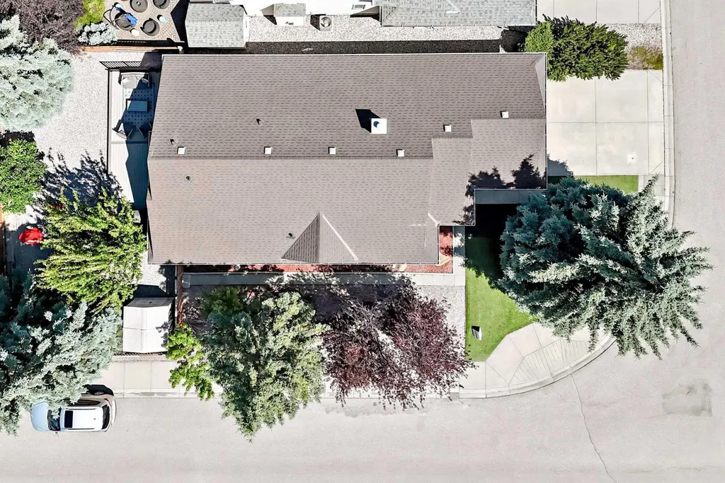 4 Valley Meadow Close NW Calgary AB T3B5M1