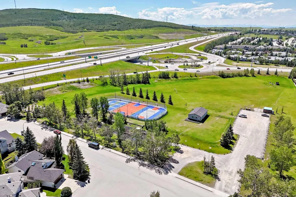 4 Valley Meadow Close NW Calgary AB T3B5M1