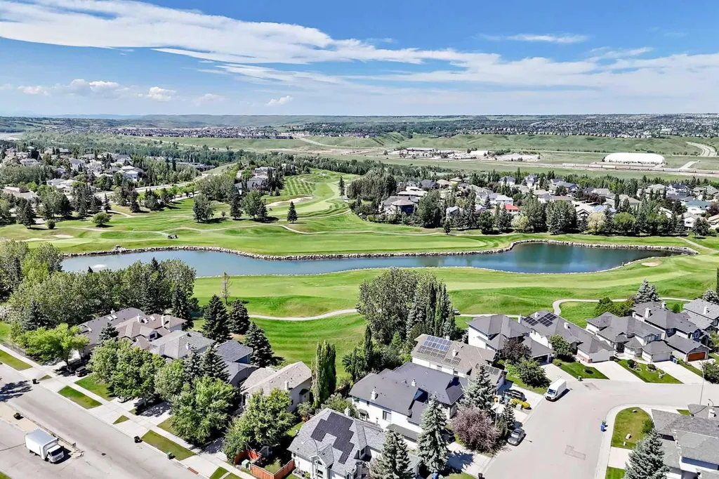 4 Valley Meadow Close NW Calgary AB T3B5M1