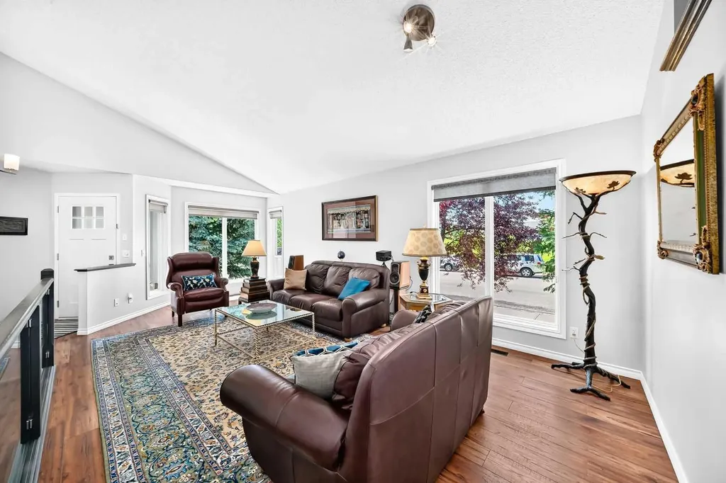 4 Valley Meadow Close NW Calgary AB T3B5M1