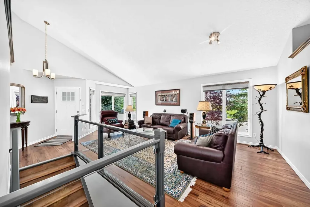 4 Valley Meadow Close NW Calgary AB T3B5M1