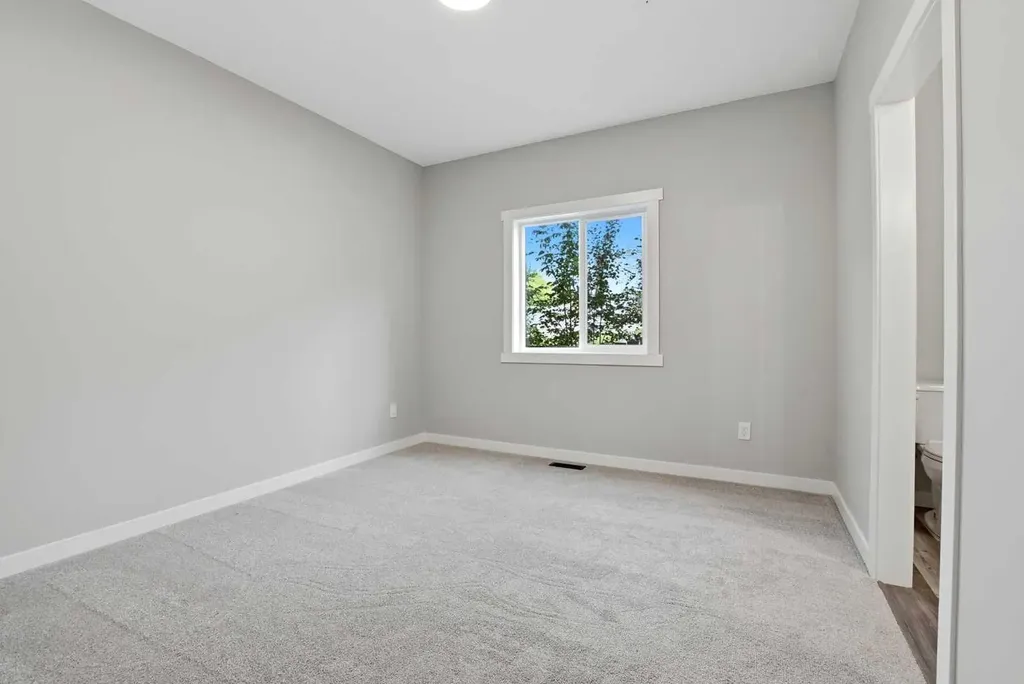 5242 51 Street Lacombe AB T4L 1H7