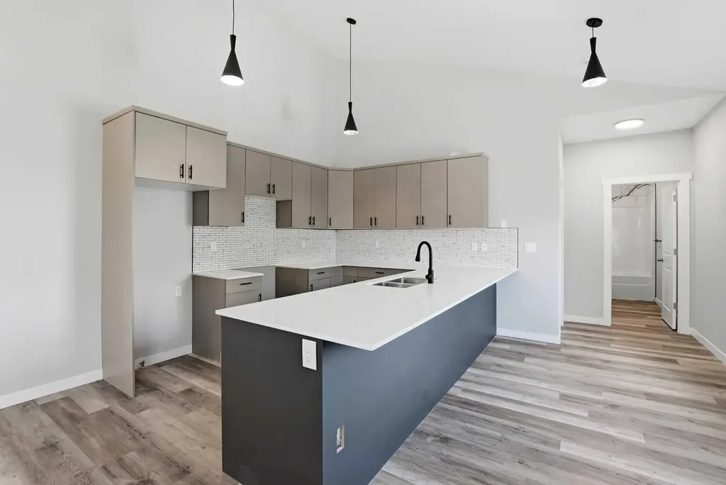 5242 51 Street Lacombe AB T4L 1H7