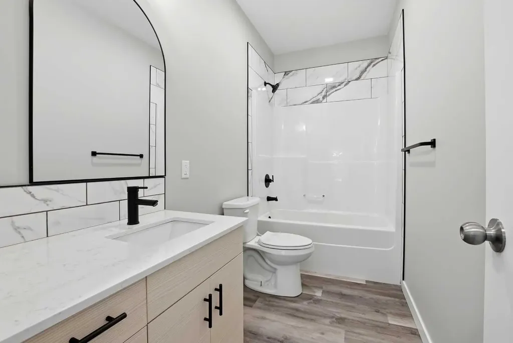 5242 51 Street Lacombe AB T4L 1H7