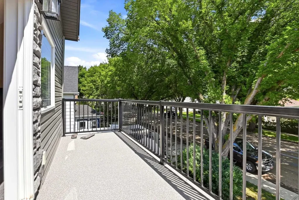 5242 51 Street Lacombe AB T4L 1H7