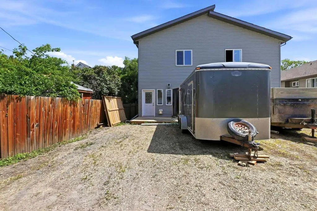 5242 51 Street Lacombe AB T4L 1H7