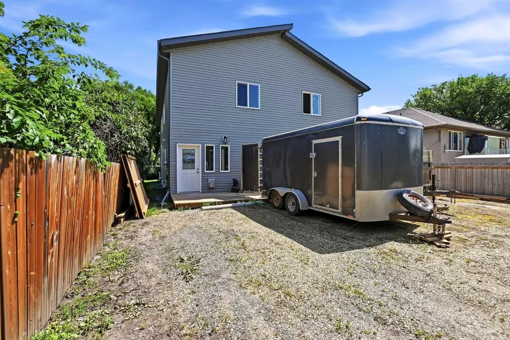 5242 51 Street Lacombe AB T4L 1H7