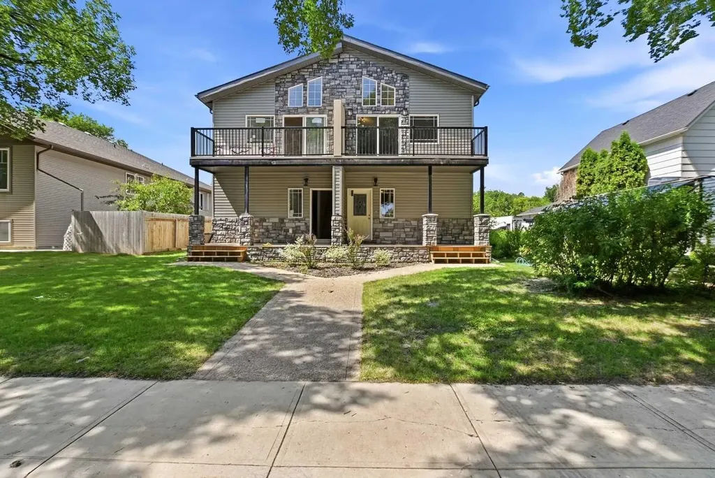 5242 51 Street Lacombe AB T4L 1H7