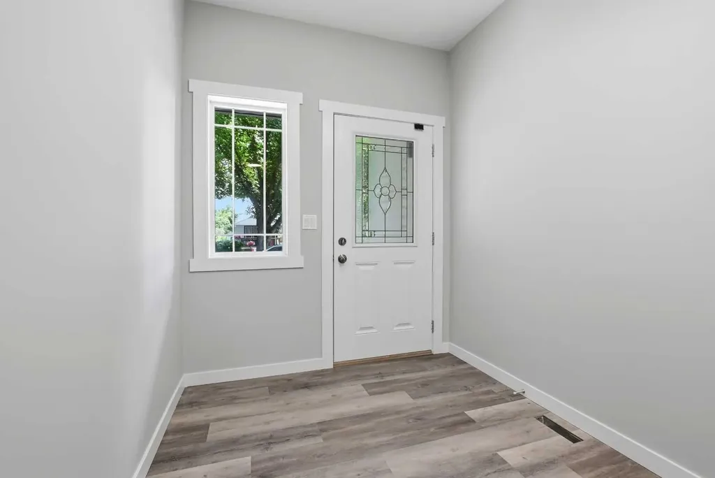 5242 51 Street Lacombe AB T4L 1H7