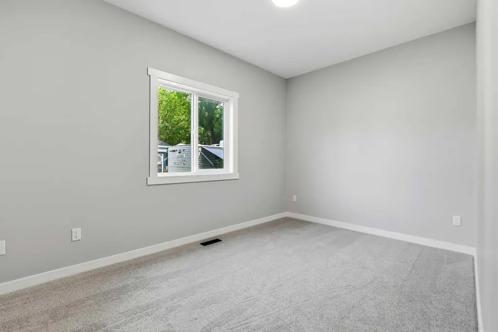 5242 51 Street Lacombe AB T4L 1H7