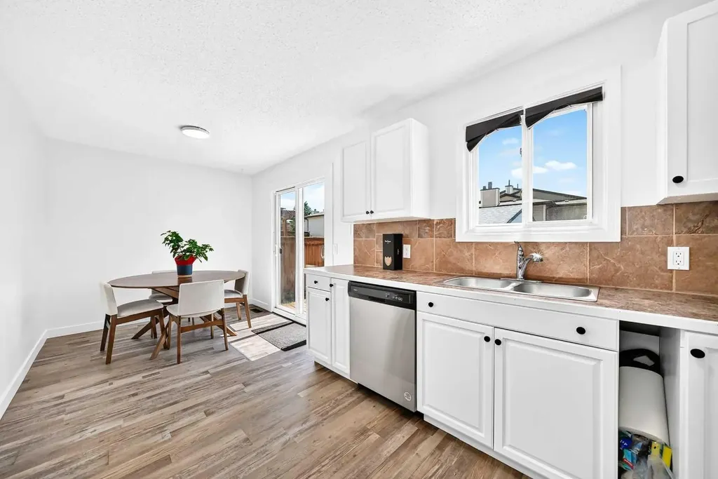 3728 Cedarille Drive SW Calgary AB T2W3Z8