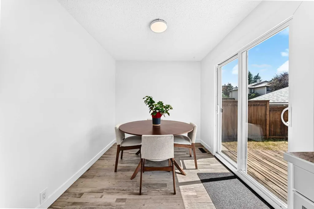 3728 Cedarille Drive SW Calgary AB T2W3Z8
