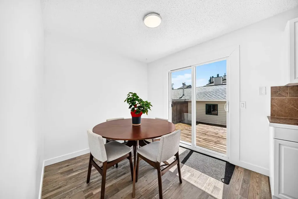 3728 Cedarille Drive SW Calgary AB T2W3Z8