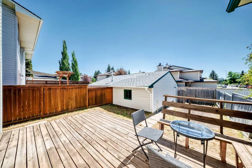 3728 Cedarille Drive SW Calgary AB T2W3Z8