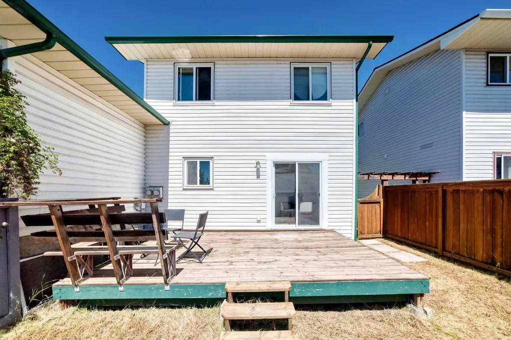 3728 Cedarille Drive SW Calgary AB T2W3Z8