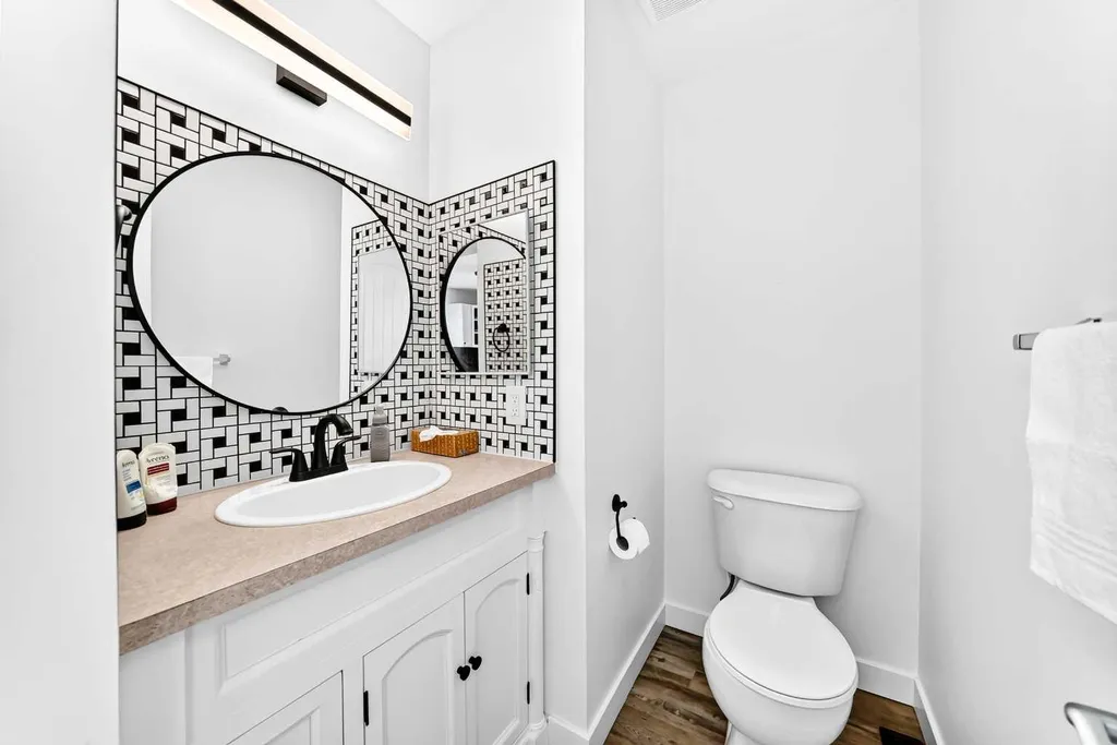 3728 Cedarille Drive SW Calgary AB T2W3Z8