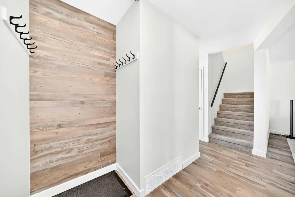 3728 Cedarille Drive SW Calgary AB T2W3Z8