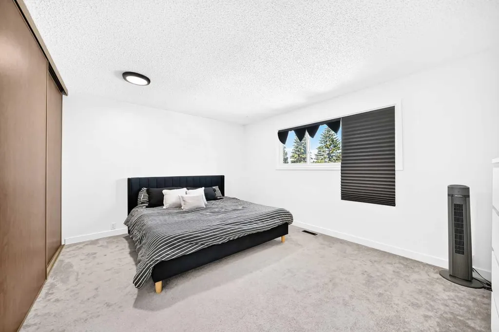 3728 Cedarille Drive SW Calgary AB T2W3Z8
