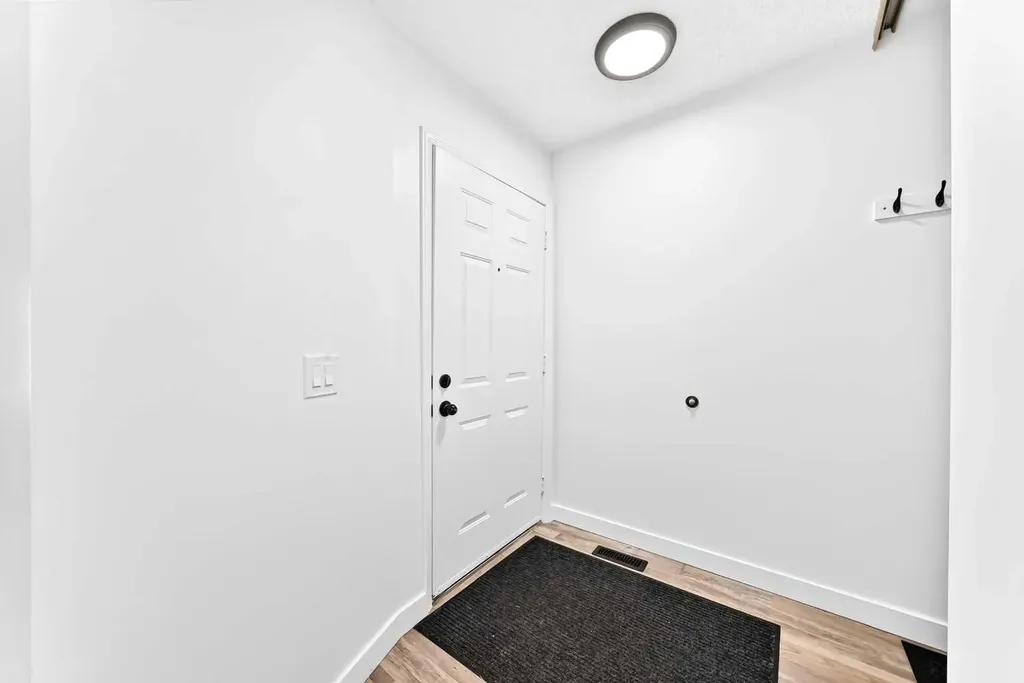 3728 Cedarille Drive SW Calgary AB T2W3Z8