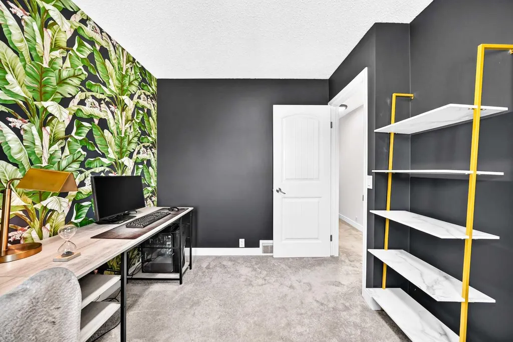 3728 Cedarille Drive SW Calgary AB T2W3Z8
