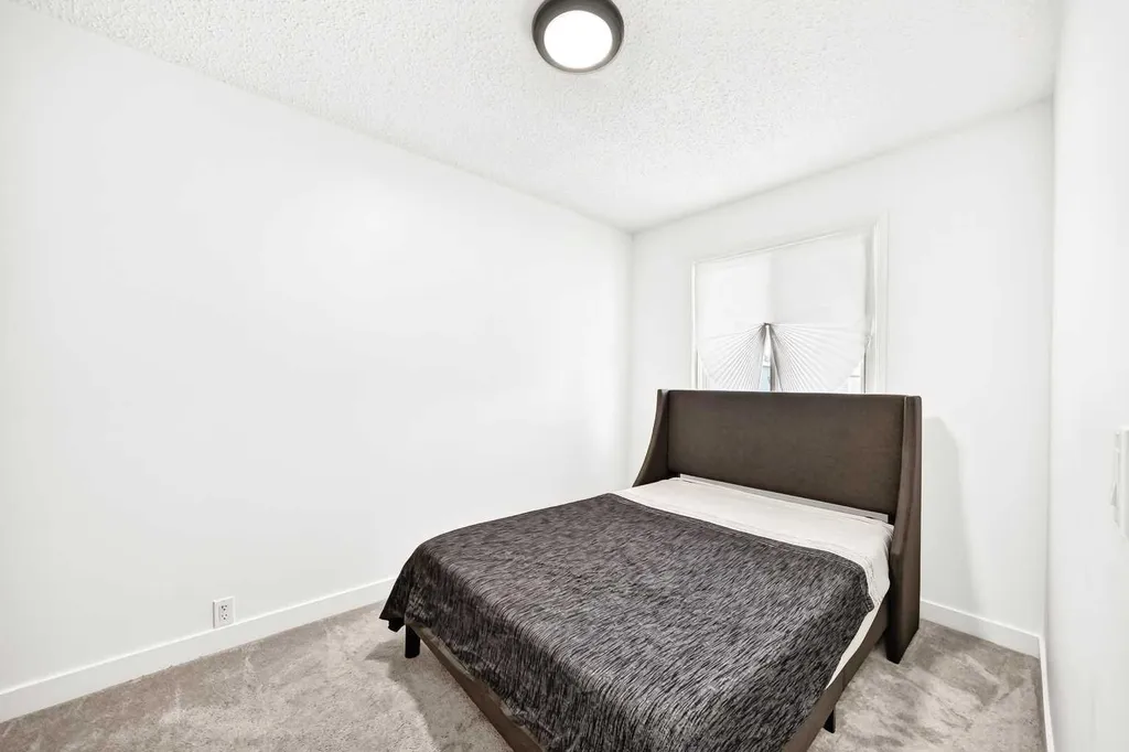 3728 Cedarille Drive SW Calgary AB T2W3Z8