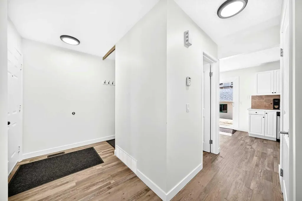 3728 Cedarille Drive SW Calgary AB T2W3Z8