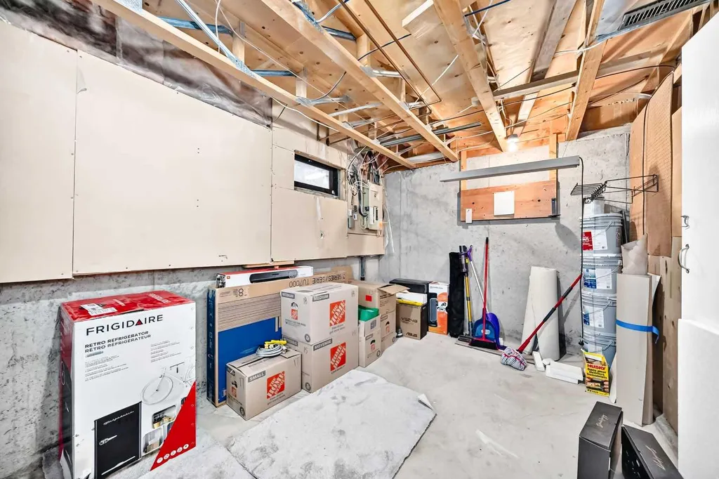 3728 Cedarille Drive SW Calgary AB T2W3Z8