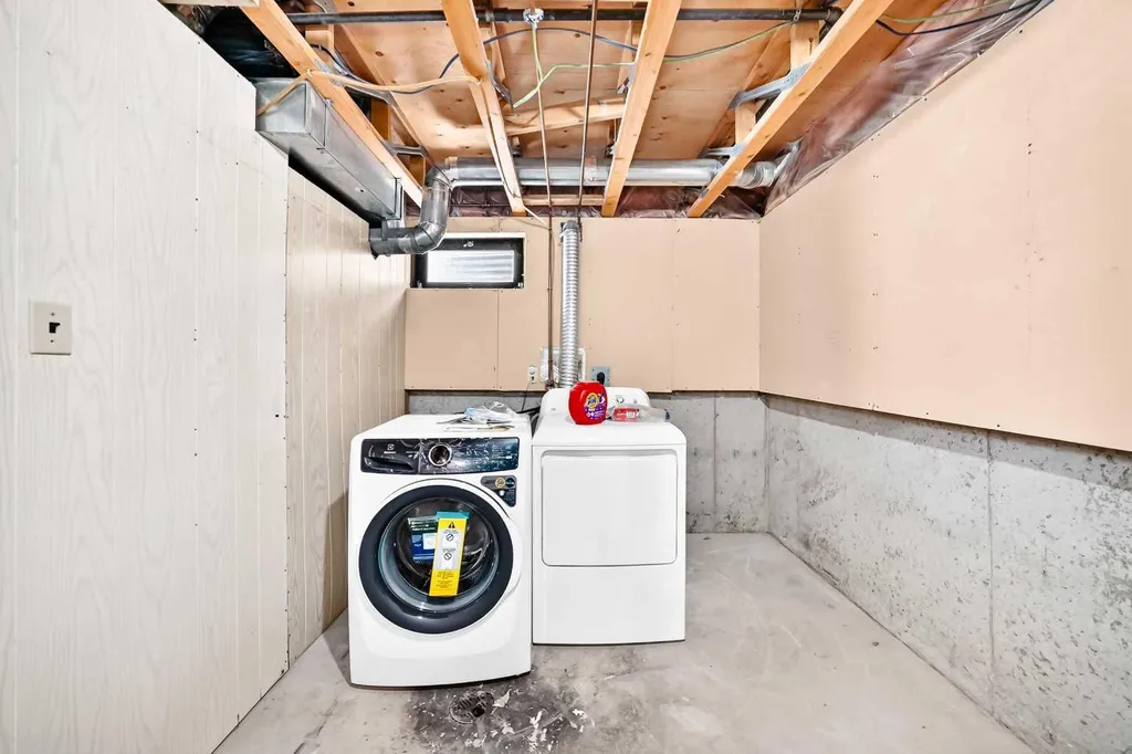 3728 Cedarille Drive SW Calgary AB T2W3Z8
