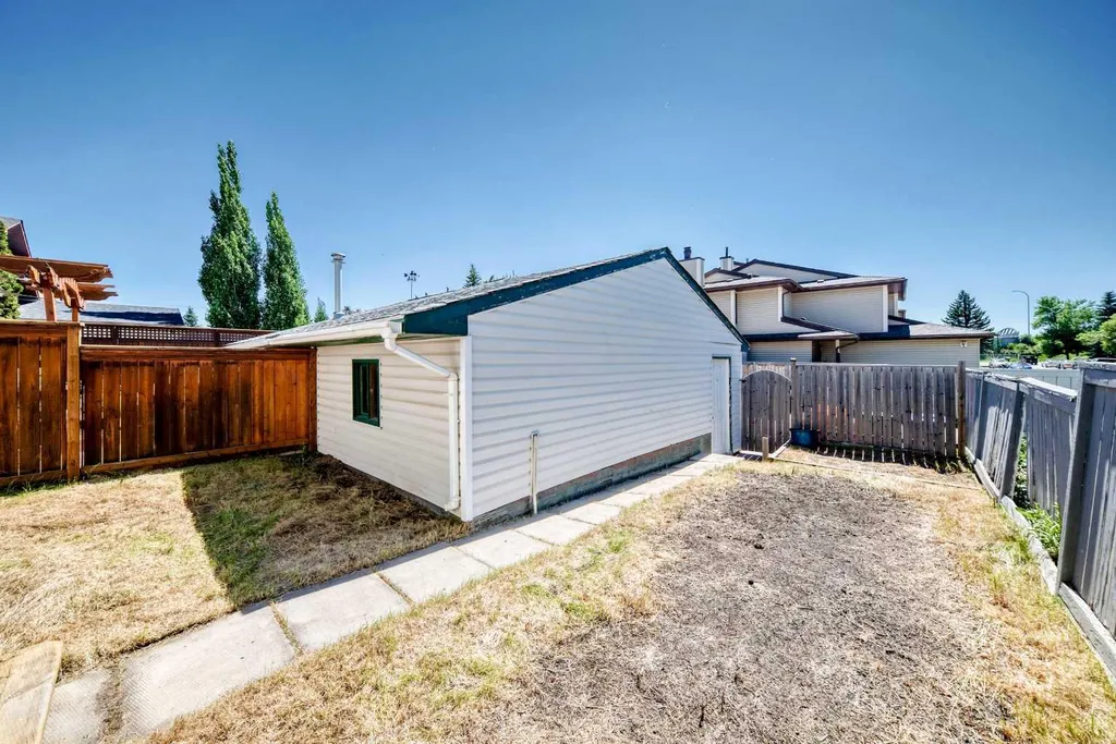 3728 Cedarille Drive SW Calgary AB T2W3Z8