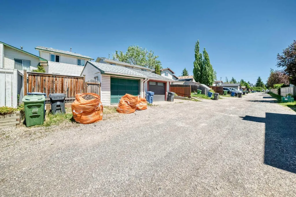 3728 Cedarille Drive SW Calgary AB T2W3Z8