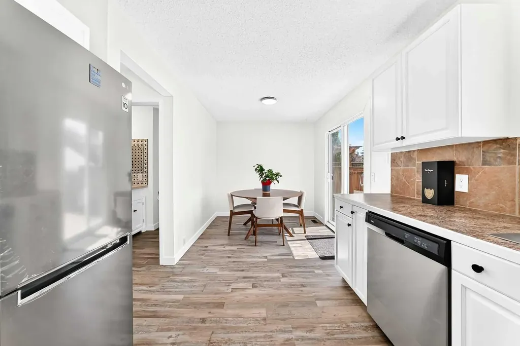 3728 Cedarille Drive SW Calgary AB T2W3Z8