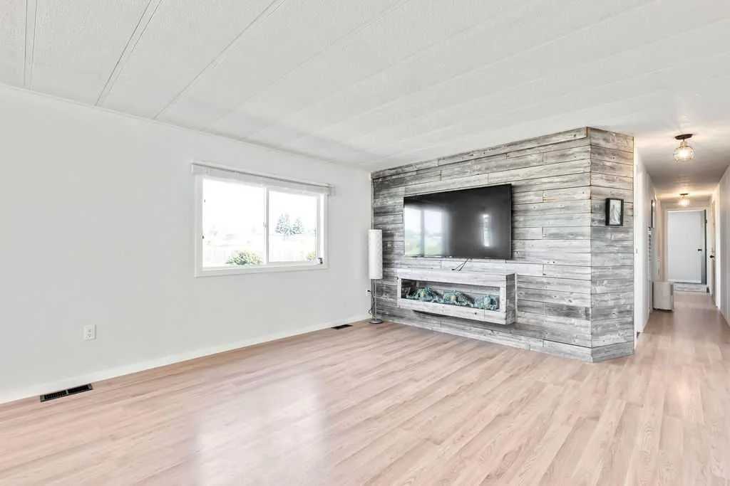 6220 17 Avenue SE Calgary AB T2A 4V5