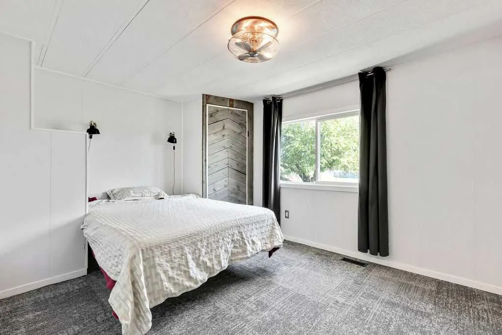 6220 17 Avenue SE Calgary AB T2A 4V5