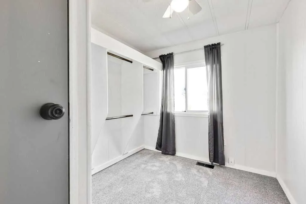 6220 17 Avenue SE Calgary AB T2A 4V5